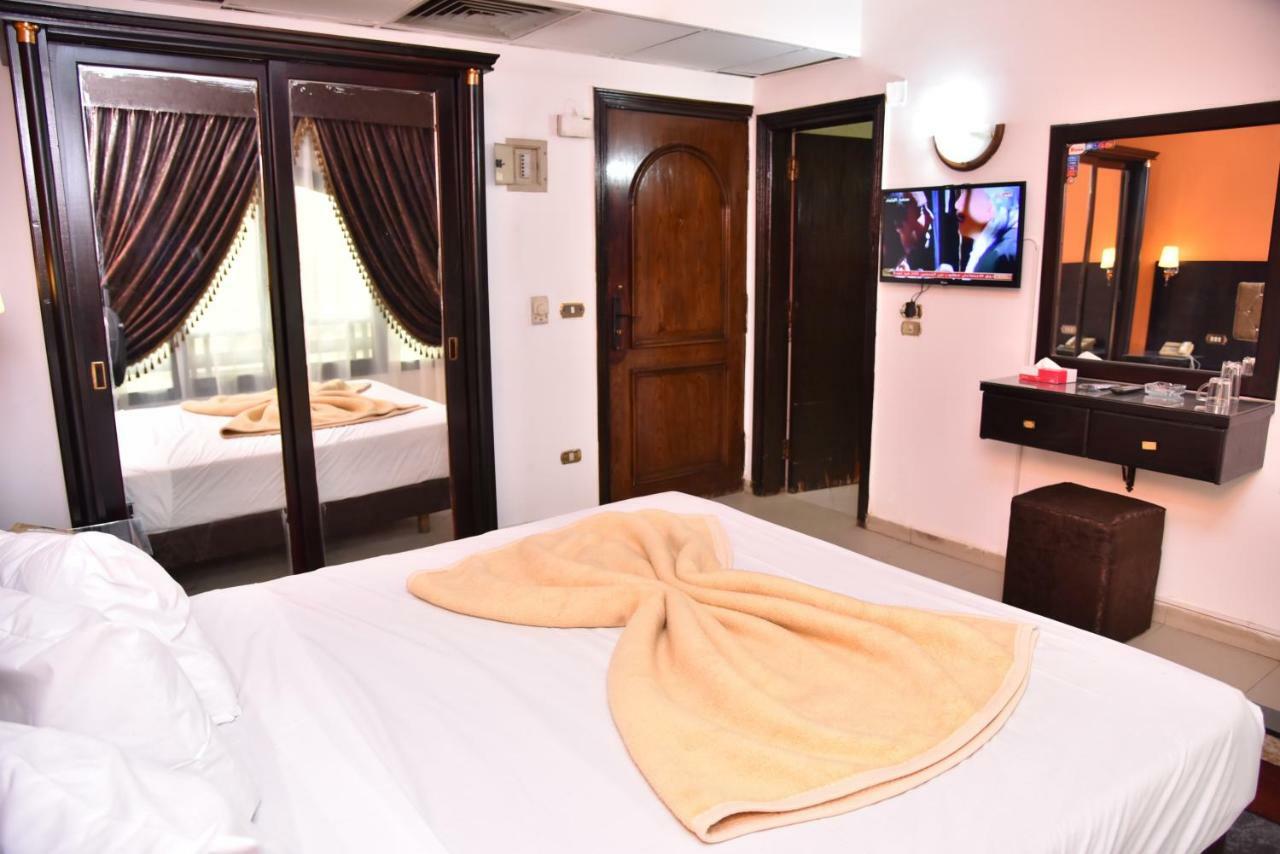 Royal Pyramids Hotel Cairo Exterior foto